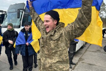 Велике повернення: броварчанин та молодий шахтар серед сотень звільнених із полону