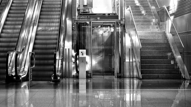 На станції "Академмістечко" зя`вляться ліфти замість непрацюючих ескалаторів