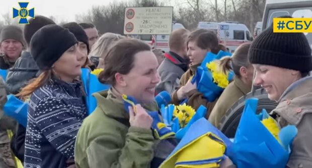 В Україну з полону повернулись 80 захисників та 20 захисниць (відео)