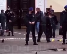 Кров та гільзи на асфальті: у Києві стріляли біля залізничного вокзалу (відео)