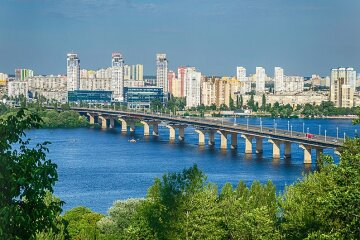 До ліквідації аварії тепломережі під мостом Патона залучили верхолазів (відео)