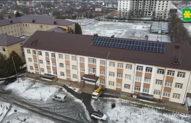 Блекаут не страшний — у Бучанському ліцеї №3 відкрили сонячну станцію