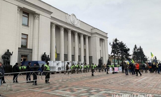 Поліція столиці в посиленому режимі: в центрі протестують аграрії, рух перекрито