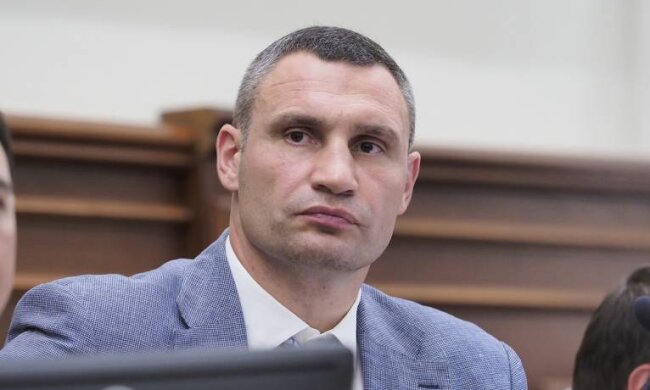 Тільки для екстрених служб: Кличко розповів про зупинку громадського транспорту (відео)