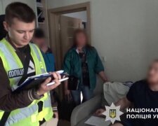 Правоохоронці викрили псевдо-чаклуна, який заробляв в інтернеті "зняттям порчі", але насправді "кидав на гроші"