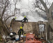 У Дарницькому районі столиці згорів дах приватного будинку