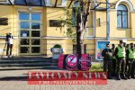 У Києві націоналісти принесли до одного з телеканалів бомбу з таймером (фото)