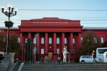 У КНУ Шевченка студентам заборонили без дозволу виїжджати з України під час “дистанційки”: порушників відраховуватимуть