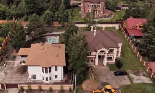 СБУшник із землею в Буковелі приватизував гігантську службову квартиру – ЗМІ