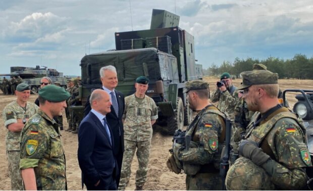 Німеччина в найближчі тижні передасть Україні “нову суперсучасну зброю” – Шольц