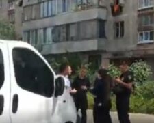 У Києві обстріляли машину (відео)