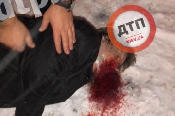 Заради забави: у Києві побили двох пенсіонерок