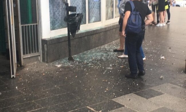 Від вибуху біля Шулявської 22-річний чоловік опинився у лікарні (відео)