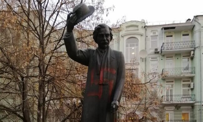 На пам'ятнику Шолом-Алейхему вандали намалювали свастику