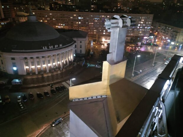 Демонтована зірка з радянського обеліску на Галицькій площі відправлена до музею
