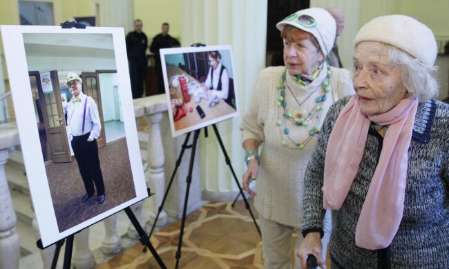 В столиці відкрились фотовиставки «Не забувайте про батьків» та «Активні люди золотого віку»