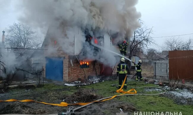 Пожежа у Броварах: чоловіка врятували поліцейські, жінка загинула