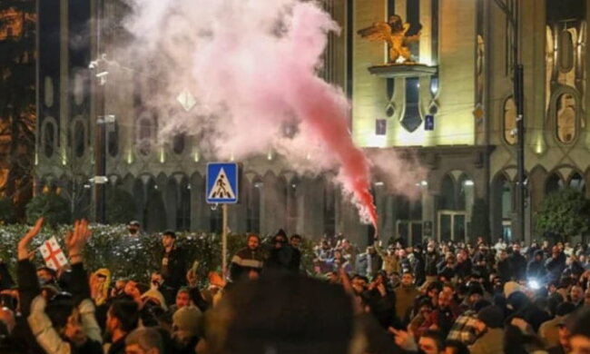Грузинська лють на вулицях Тбілісі: вимоги протестувальників і заяви влади (відео)