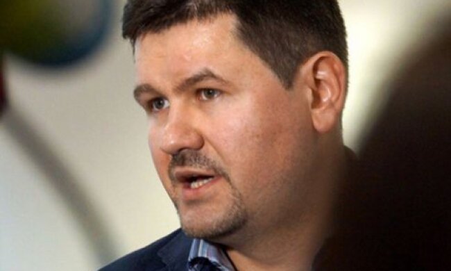 Крадіжка стільців, шпалер, прапорів і комп’ютерів – Цеголка викликали на допит.