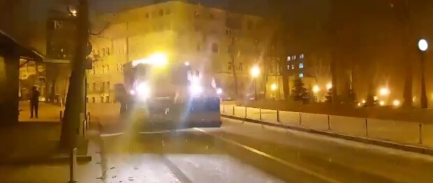 Снігова хуртовина насувається на Київ — 254 одиниці спецтехніки виїхали на вулиці
