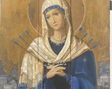 У Червоному корпусі університету Шевченка презентували виставку ікон війни