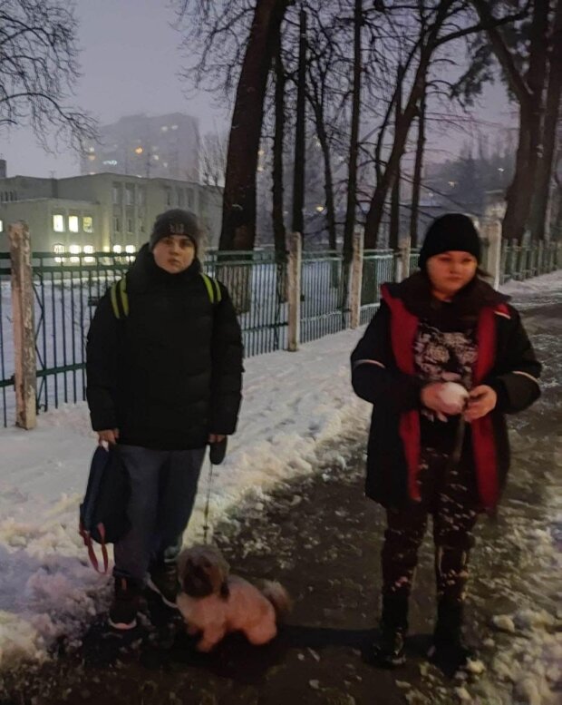 Ледь не загинули під уламками - дітей вигнали на вулицю в Києві, не пустивши до укриття під час тривоги