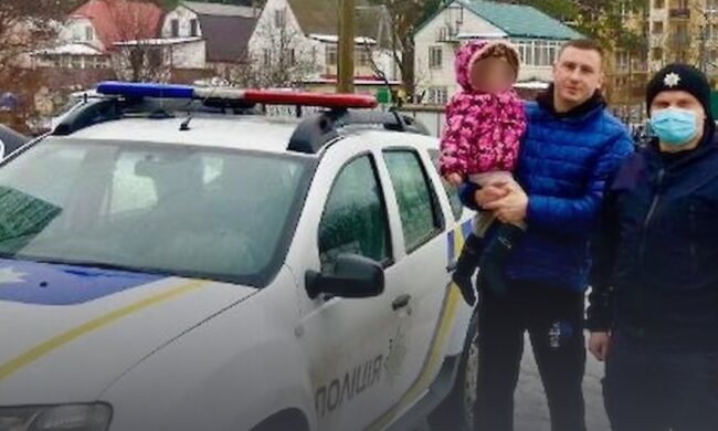У лісі під Києвом знайшли маленьку дівчинку в капцях (відео)