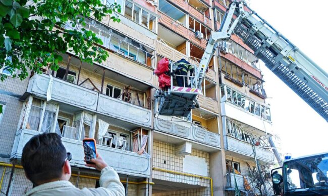 Масштабні руйнування та людські втрати: у Дарницькому районі столиці з-під завалів багатоповерхівки дістали тіла 12 загиблих
