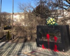 Не вперше. У Києві вандали облили фарбою пам’ятник воїнам АТО