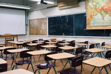 В школі Житомира стеля двічі падала на один і той самий клас