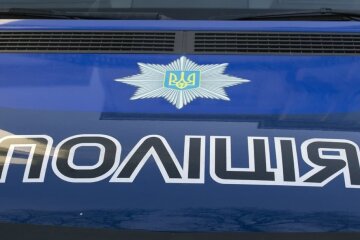 Під Києвом перекинулась вантажівка: траса паралізована (відео)