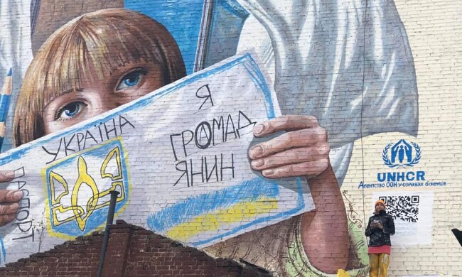 Дитина з українським паспортом: на Подолі з`явився новий мурал