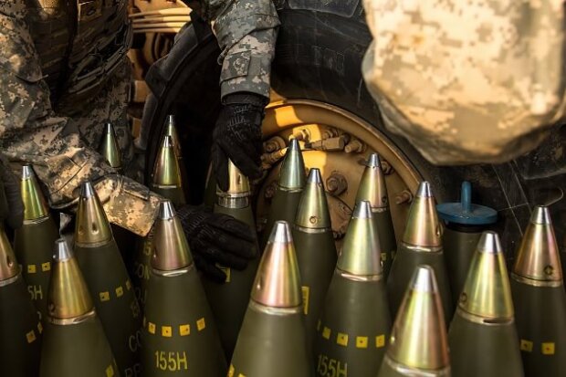 Японія продаватиме США тротил для виробництва снарядів для України — Reuters