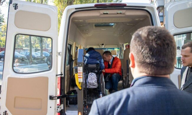 Соціальне таксі для ветеранів: у Києві запустили безкоштовні перевезення для воїнів з інвалідністю