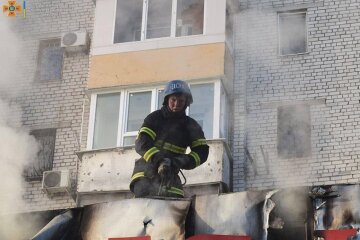 Внаслідок обстрілів Миколаєва виникла пожежа у магазині та згорів автомобіль