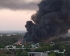 В окупованому Криму спалахнула потужна пожежа: палає нафтобаза (відео)