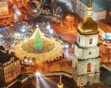 Київську ялинку на Софійській площі прикрашають 20 тисяч іграшок і 10 км гірлянд
