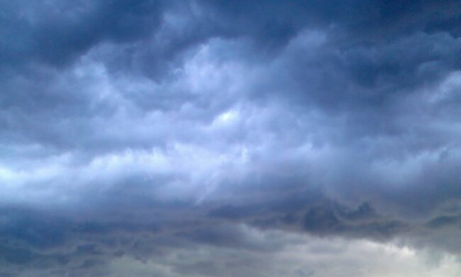 Синоптики попереджають про небезпеку: на Київ насувається гроза