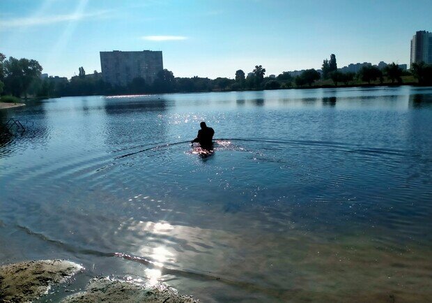 У київському озері знайшли тіло жінки