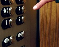 Киян просять не користуватися ліфтом