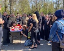 16-річного Максима, що загинув на станції фунікулера через конфлікт з працівником УДО, поховали на Берковецькому кладовищі