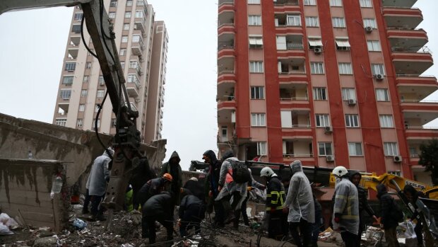 Землетрус у Туреччині: Україна готова направити велику групу рятувальників