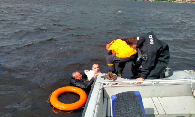 З Дніпра врятували людину