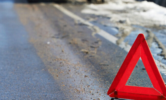 У Києві Ford збив велосипедиста, що доставляв їжу