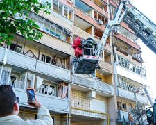 Масштабні руйнування та людські втрати: у Дарницькому районі столиці з-під завалів багатоповерхівки дістали тіла 12 загиблих