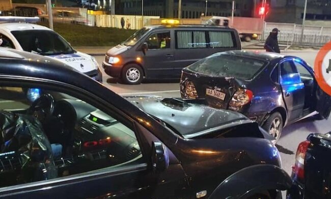 Водій помер за кермом та протаранив 6 авто