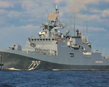 ЗСУ підбили російський корабель “Адмірал Макаров”, він горить біля острова Зміїний