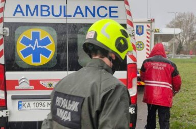 Порятунок на Оболоні: фахівці КАРС дістали травмованого чоловіка з глибокого колодязя