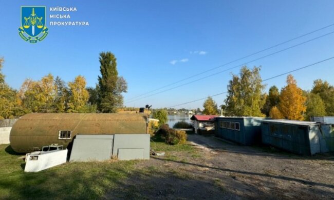 У столиці біля озера Заплавне незаконно зайняла ділянку та розпочала будівництво