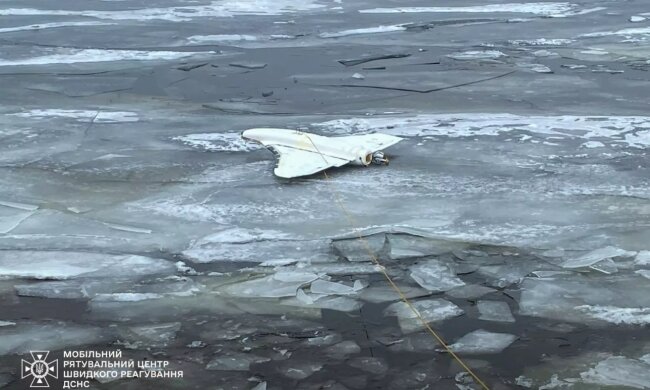 На Київщині на льоду водойми знайшли залишки російського дрона